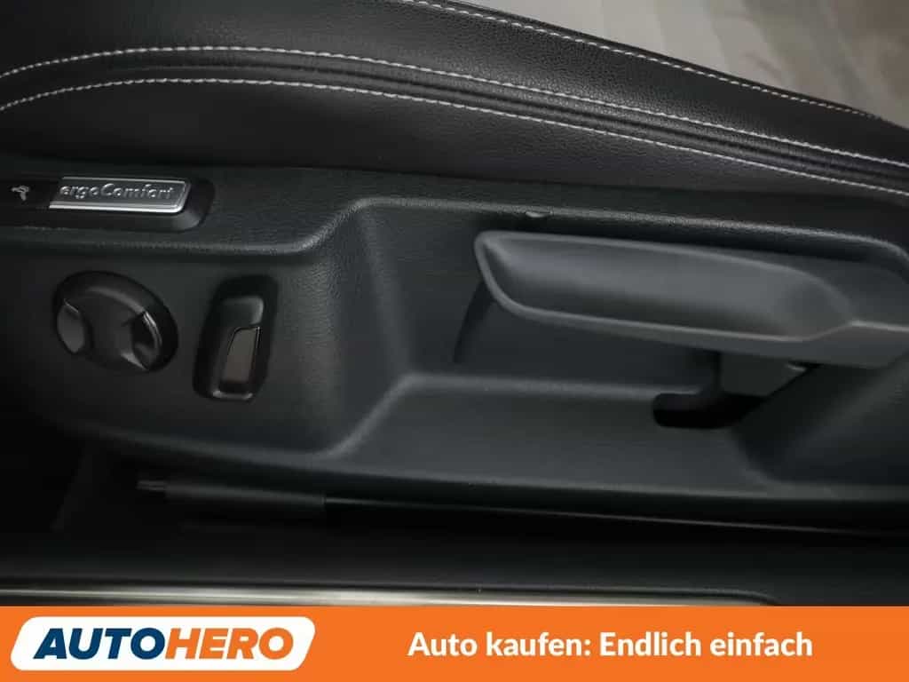 Volkswagen Passat 1.8 TSI Highline BMT Aut.*NAVI*LED*PDC* 02/2018-photo-28