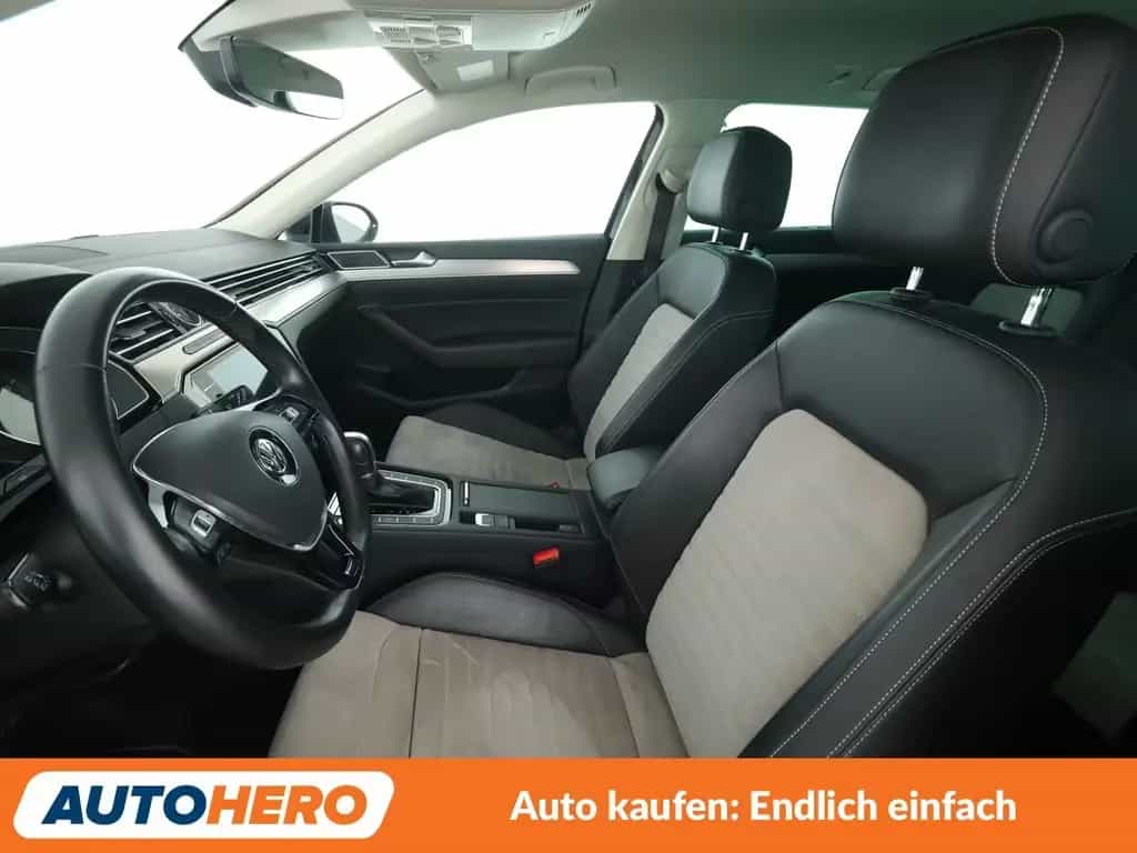 Volkswagen Passat 1.8 TSI Highline BMT Aut.*NAVI*LED*PDC* 02/2018-photo-9
