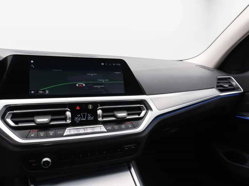BMW 320 d xD Sport Line Kamera Laser HiFi AHK Komfort 07/2022-photo-21