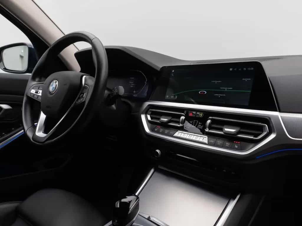 BMW 320 d xD Sport Line Kamera Laser HiFi AHK Komfort 07/2022-photo-36