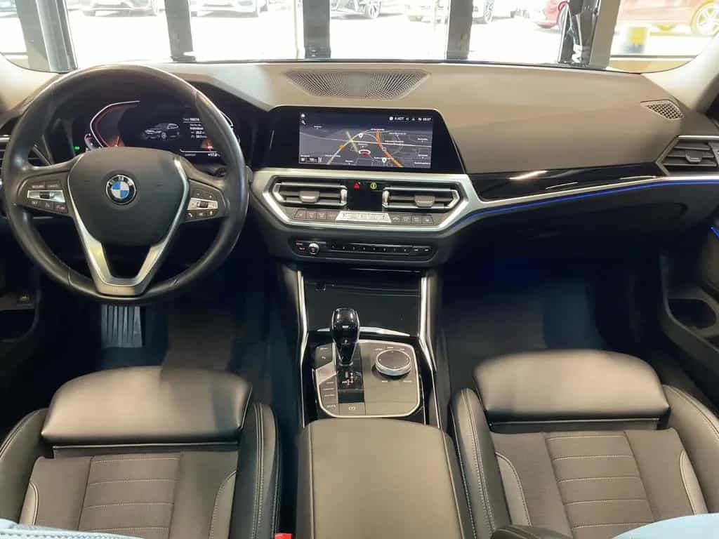 BMW 320 d Touring Sport Line Laserl. LiveC. Pano 03/2022-photo-12