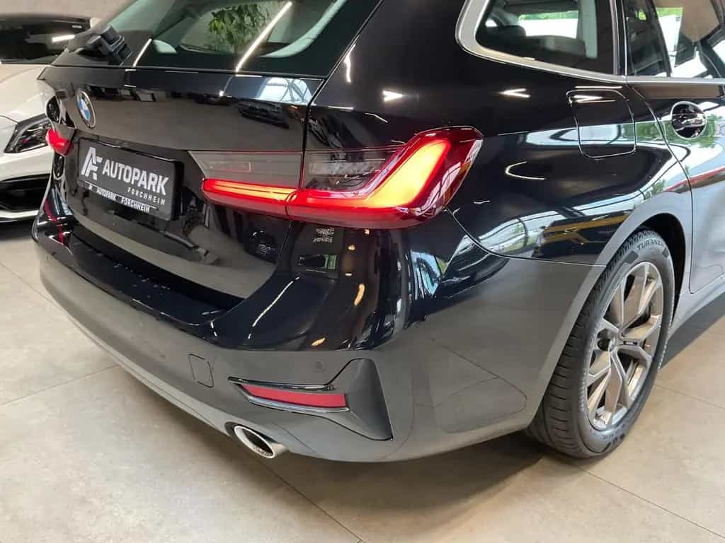 BMW 320 d Touring Sport Line Laserl. LiveC. Pano 03/2022-photo-23