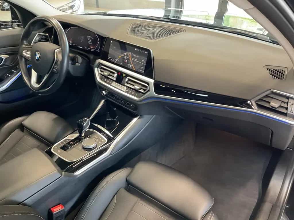 BMW 320 d Touring Sport Line Laserl. LiveC. Pano 03/2022-photo-29