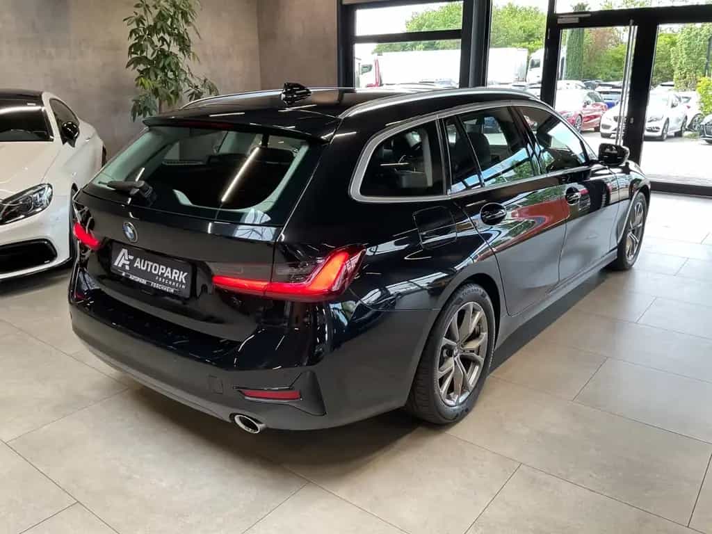 BMW 320 d Touring Sport Line Laserl. LiveC. Pano 03/2022-photo-3