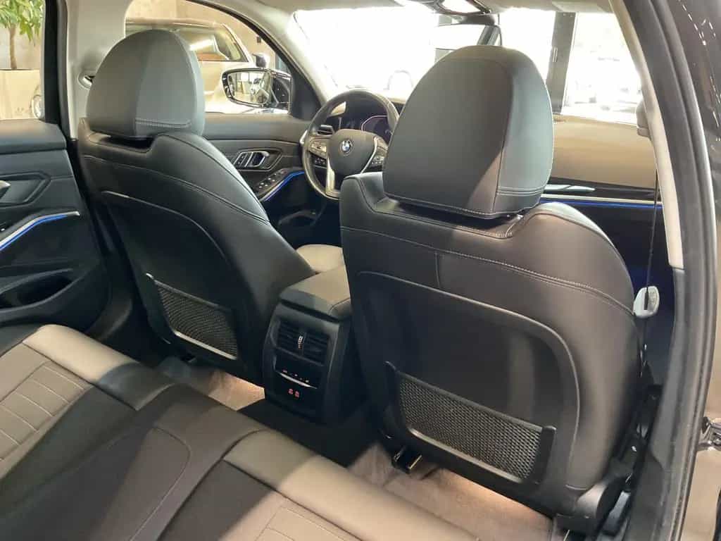 BMW 320 d Touring Sport Line Laserl. LiveC. Pano 03/2022-photo-32