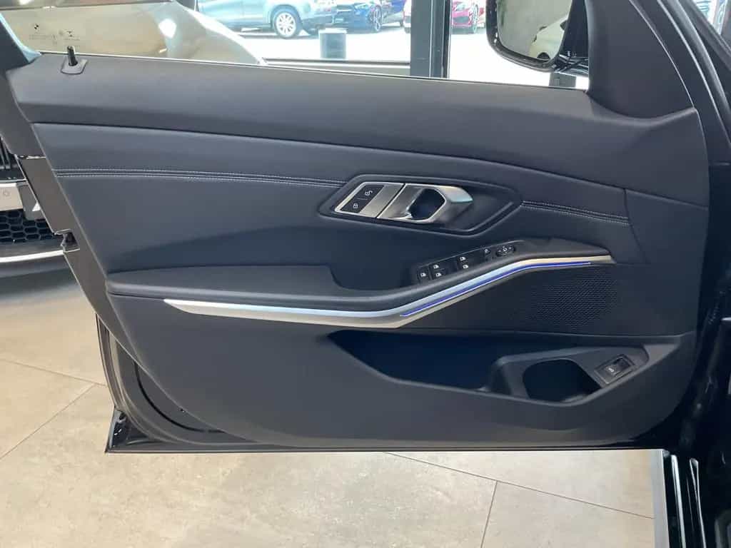BMW 320 d Touring Sport Line Laserl. LiveC. Pano 03/2022-photo-46