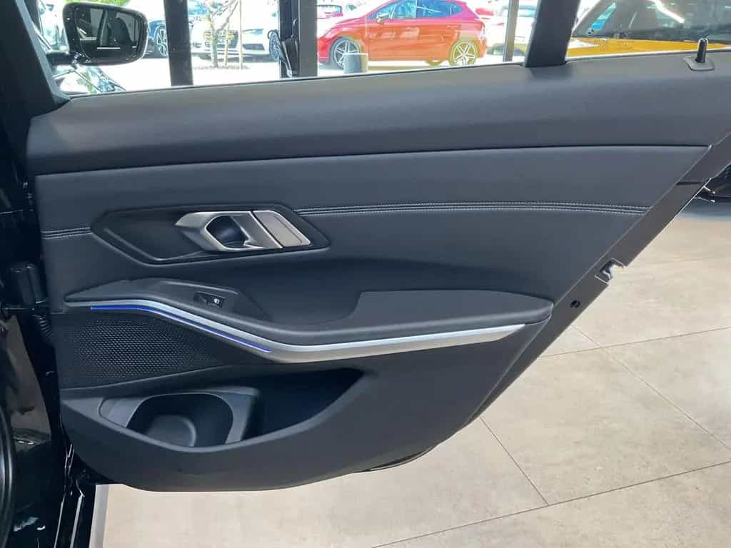 BMW 320 d Touring Sport Line Laserl. LiveC. Pano 03/2022-photo-47