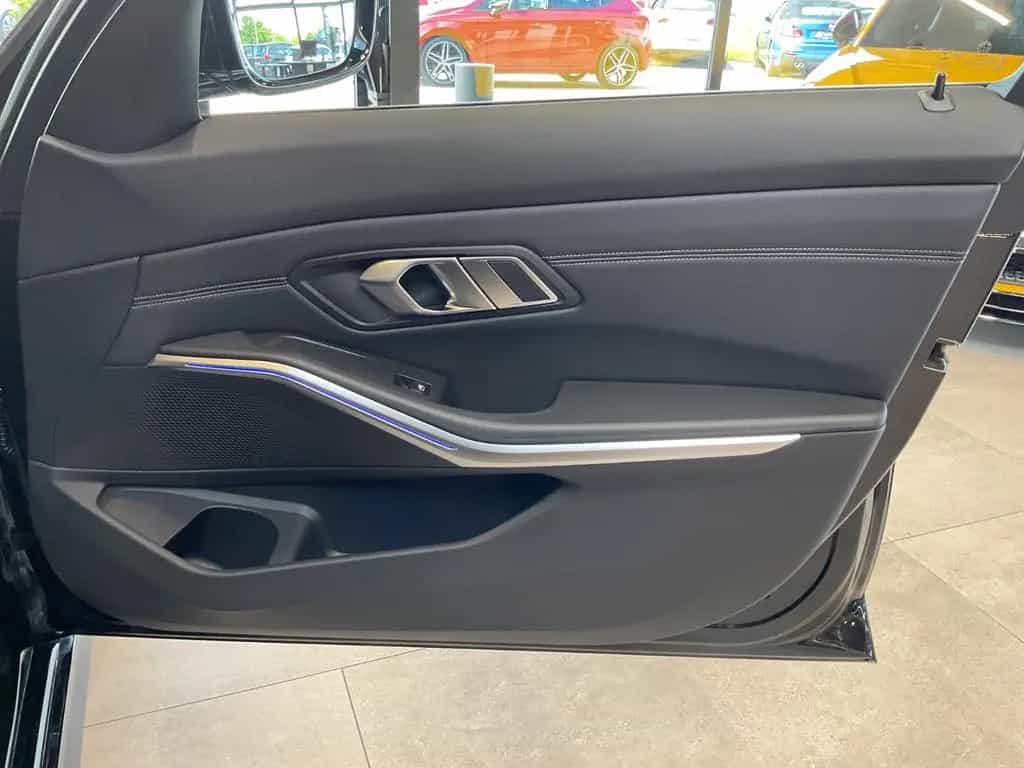 BMW 320 d Touring Sport Line Laserl. LiveC. Pano 03/2022-photo-48