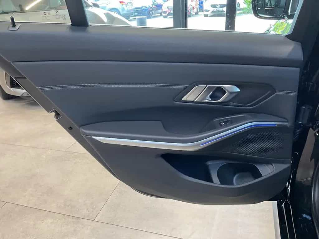 BMW 320 d Touring Sport Line Laserl. LiveC. Pano 03/2022-photo-49