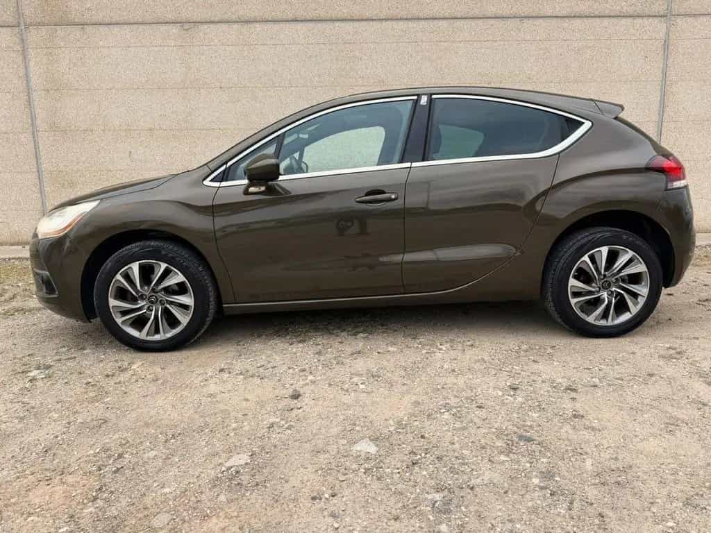 DS Automobiles DS4 1.6 e-HDi Berlina 110cv Euro 5B 12/2012-photo-10