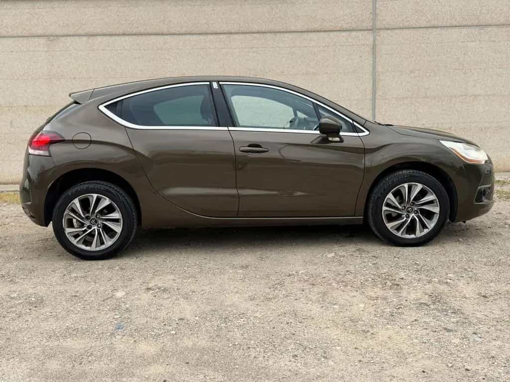 DS Automobiles DS4 1.6 e-HDi Berlina 110cv Euro 5B 12/2012-photo-11
