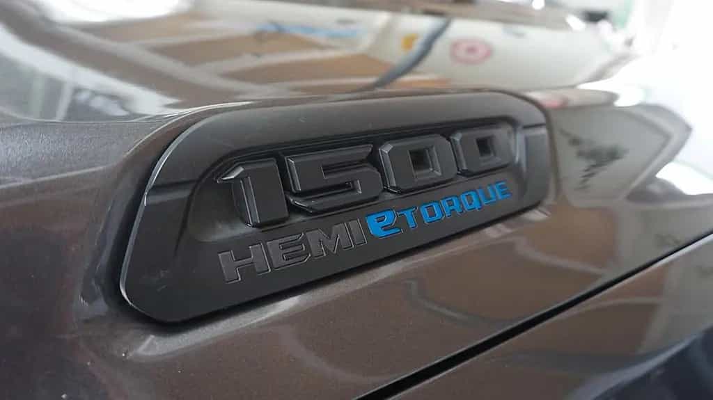 Dodge RAM 1500 HEMI *eTorque*AHK*Crew-Cab*6Sitzer* 02/2024-photo-16