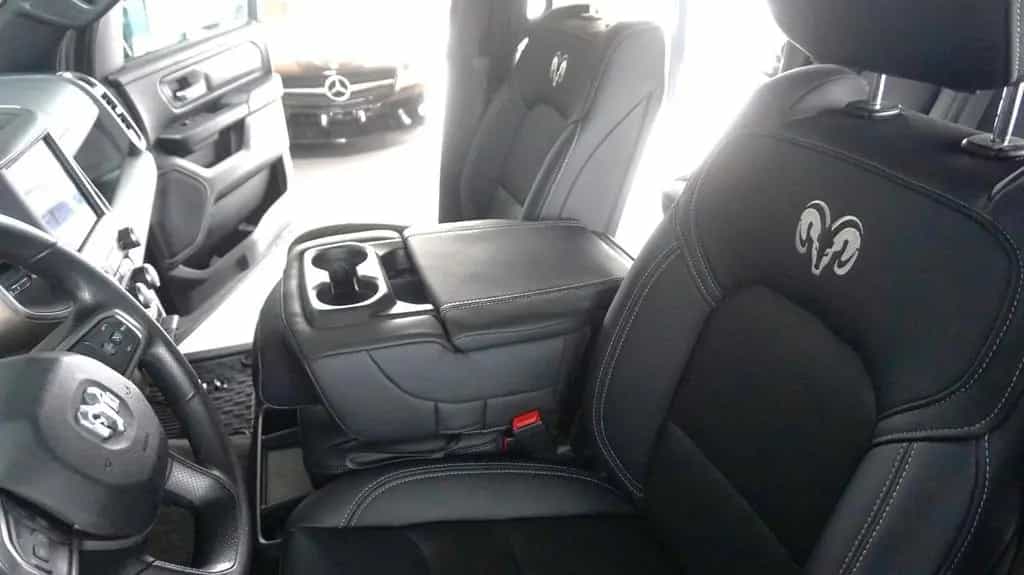 Dodge RAM 1500 HEMI *eTorque*AHK*Crew-Cab*6Sitzer* 02/2024-photo-9