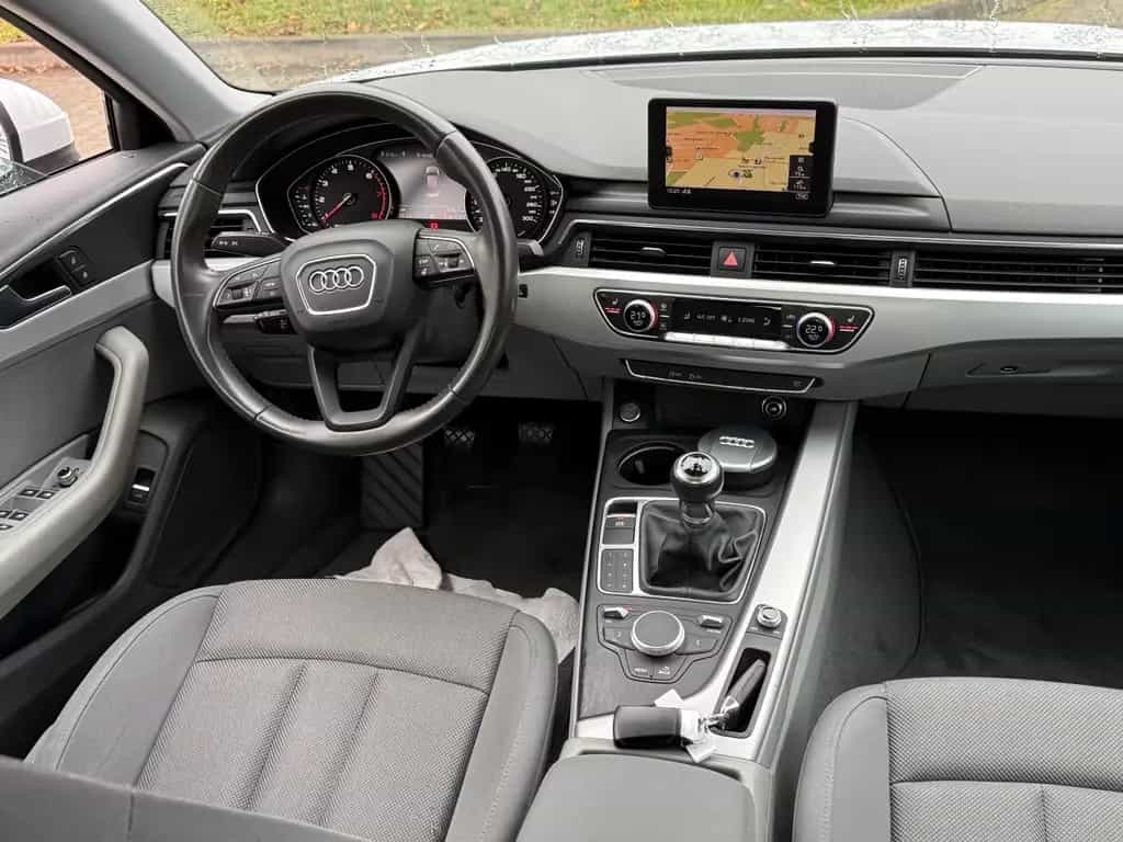 Audi A4 Lim. 1.4 TFSI 16V ACT*GR.NAVI*BI.XEN*PDC*AHK* 02/2018-photo-12