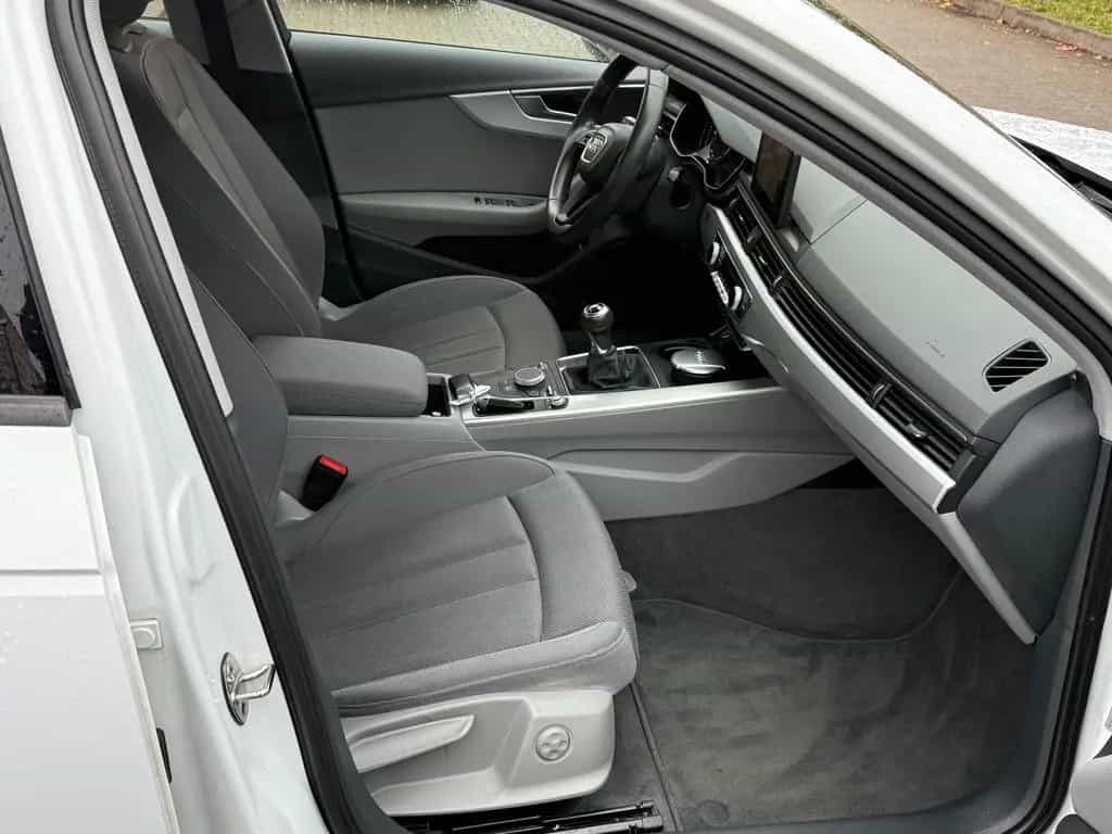 Audi A4 Lim. 1.4 TFSI 16V ACT*GR.NAVI*BI.XEN*PDC*AHK* 02/2018-photo-18