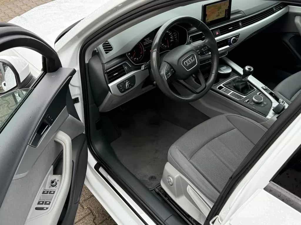Audi A4 Lim. 1.4 TFSI 16V ACT*GR.NAVI*BI.XEN*PDC*AHK* 02/2018-photo-29