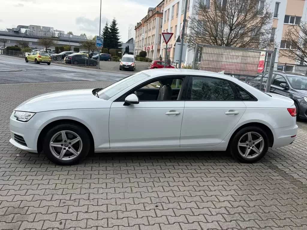 Audi A4 Lim. 1.4 TFSI 16V ACT*GR.NAVI*BI.XEN*PDC*AHK* 02/2018-photo-3