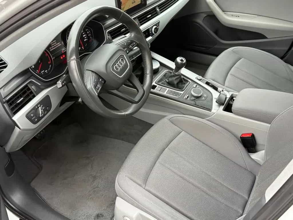 Audi A4 Lim. 1.4 TFSI 16V ACT*GR.NAVI*BI.XEN*PDC*AHK* 02/2018-photo-41