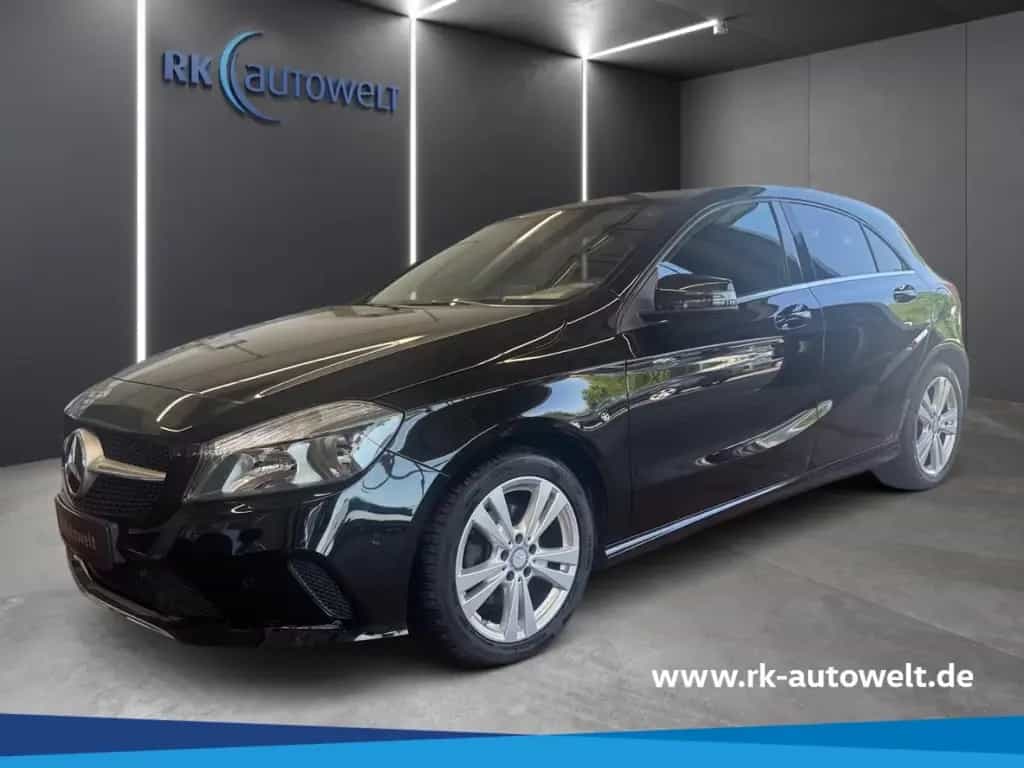 Mercedes-Benz A 180 Urban BlueEfficiency Navi Bluetooth PDC SH 01/2017-photo-0