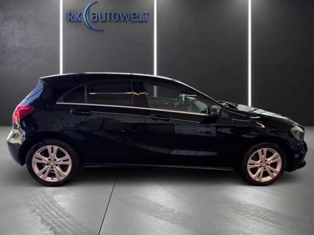 Mercedes-Benz A 180 Urban BlueEfficiency Navi Bluetooth PDC SH 01/2017-photo-2