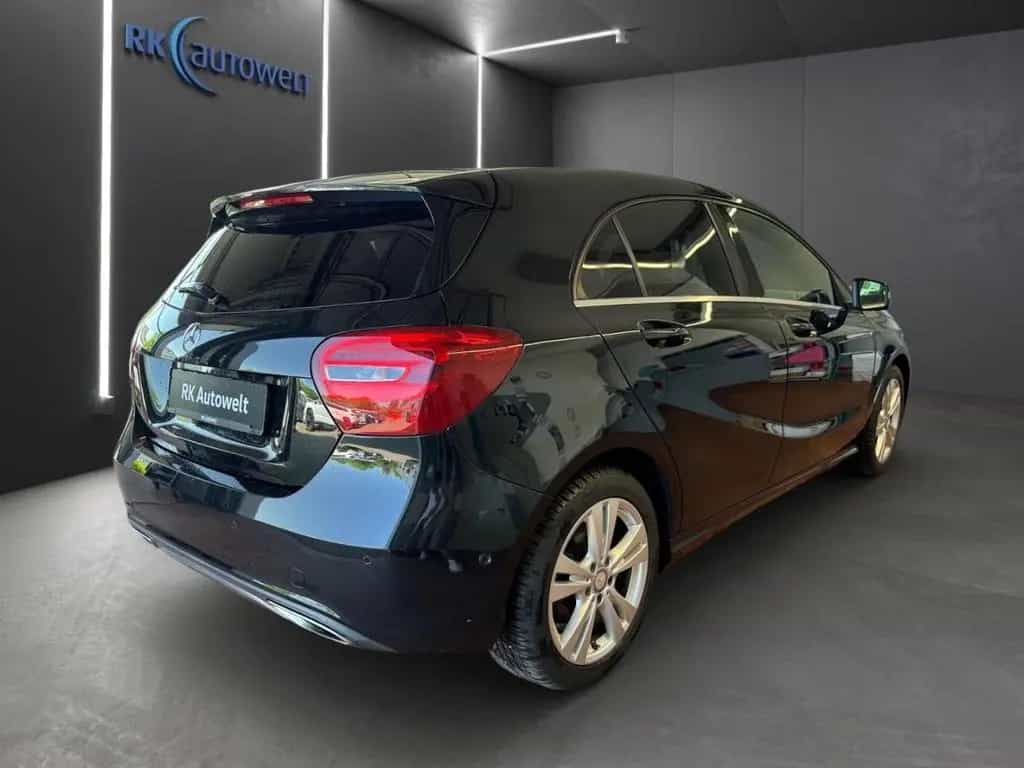 Mercedes-Benz A 180 Urban BlueEfficiency Navi Bluetooth PDC SH 01/2017-photo-3
