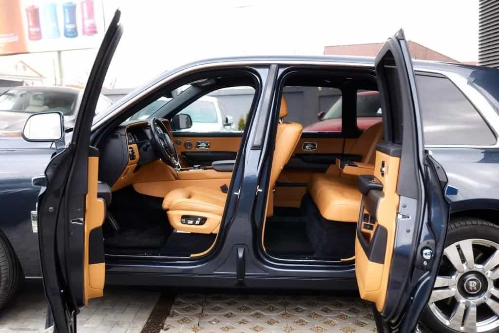 Rolls-Royce Cullinan 2019 In Stock 01/2019-photo-12