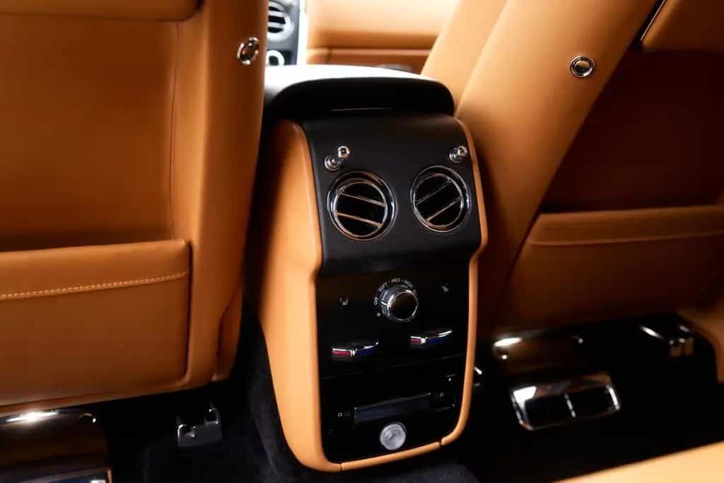 Rolls-Royce Cullinan 2019 In Stock 01/2019-photo-18