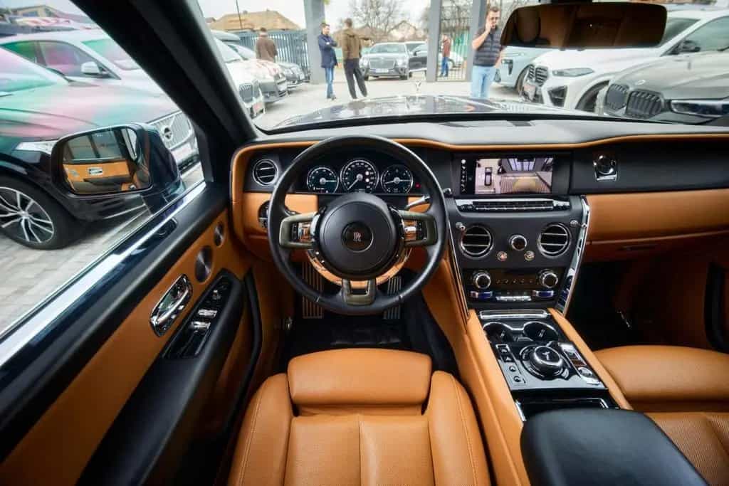 Rolls-Royce Cullinan 2019 In Stock 01/2019-photo-25
