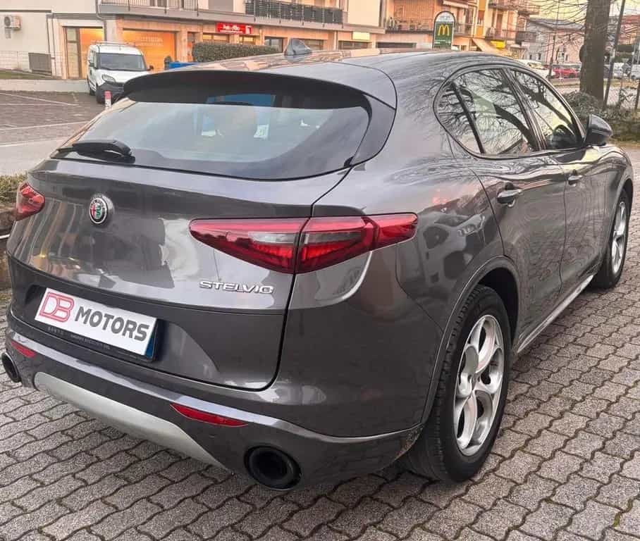 Alfa Romeo Stelvio 2.2 Turbodiesel 160 CV AT8 RW 01/2019-photo-3
