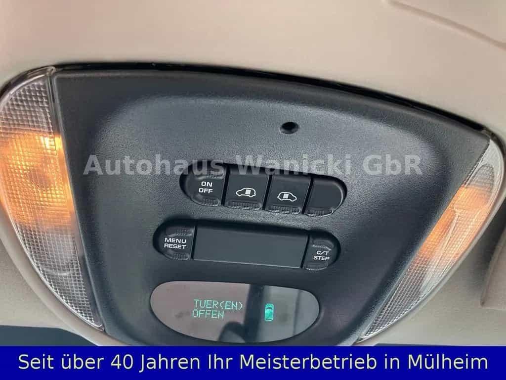 Chrysler Grand Voyager Limited 2,8 el. Rollstuhlrampe 01/2007-photo-23
