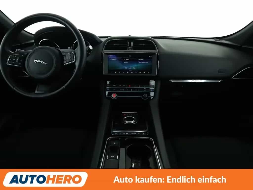 Jaguar F-Pace 25t Pure AWD Aut.*NAVI*ACC*CAM*PDC*SHZ* 01/2020-photo-11