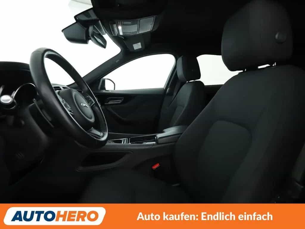 Jaguar F-Pace 25t Pure AWD Aut.*NAVI*ACC*CAM*PDC*SHZ* 01/2020-photo-9
