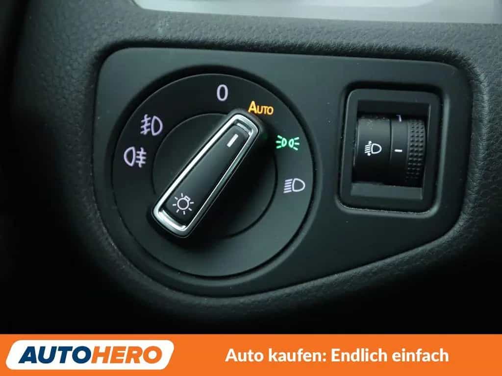 Volkswagen Golf VII 1.2 TSI Lounge BlueMotion Tech Aut.*NAV 07/2015-photo-27