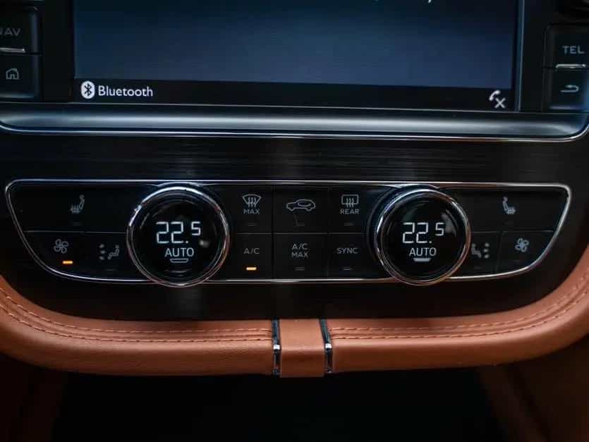 Bentley Bentayga 4.0 V8 Diesel 4WD*ONYX/NEWMARKET TAN 10/2017-photo-17