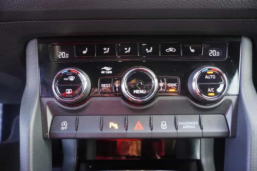 Skoda Kodiaq 1.5 TSI Sportline ACC 7-Sitzer AHK Kamera 08/2020-photo-31