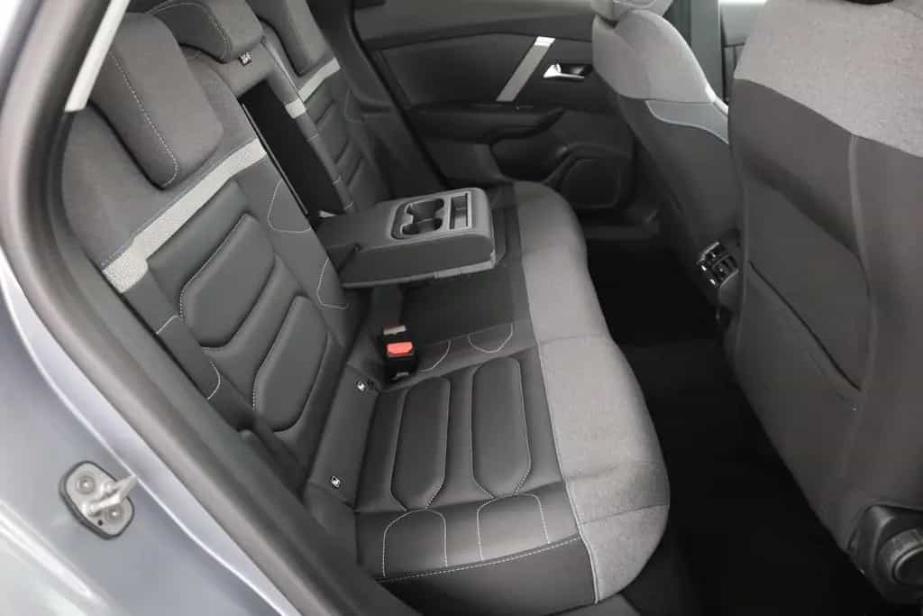 Citroën C4 PureTech 130 Aut. LED ACC Navi Pano 07/2024-photo-24