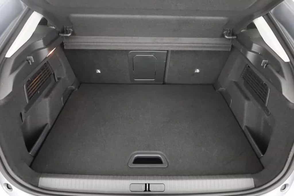 Citroën C4 PureTech 130 Aut. LED ACC Navi Pano 07/2024-photo-25