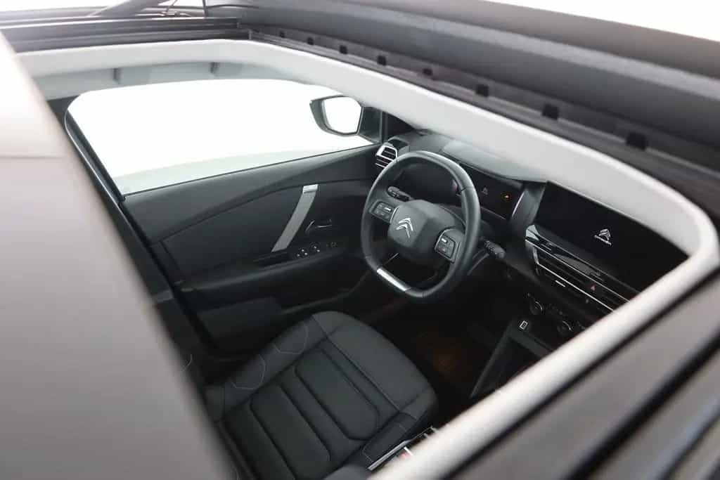 Citroën C4 PureTech 130 Aut. LED ACC Navi Pano 07/2024-photo-27