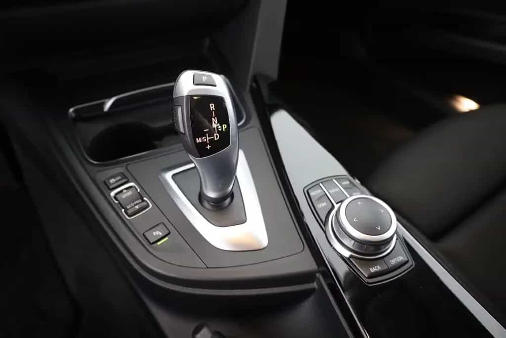 BMW 320 i Touring Sport Line LED Navi Sitzheizung PDC 03/2019-photo-12