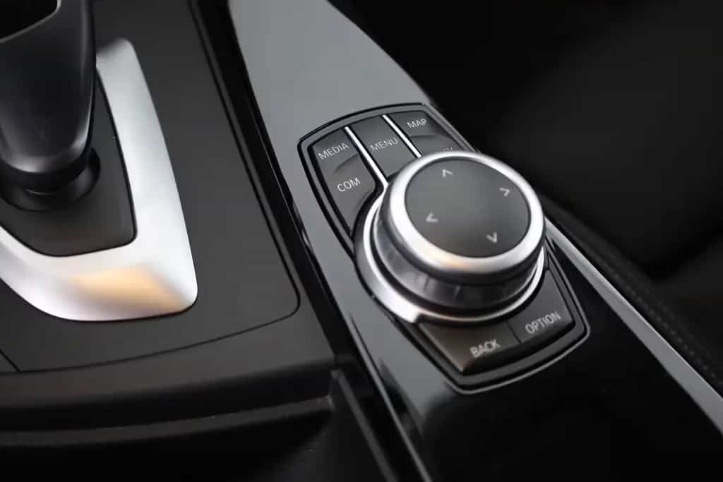 BMW 320 i Touring Sport Line LED Navi Sitzheizung PDC 03/2019-photo-13