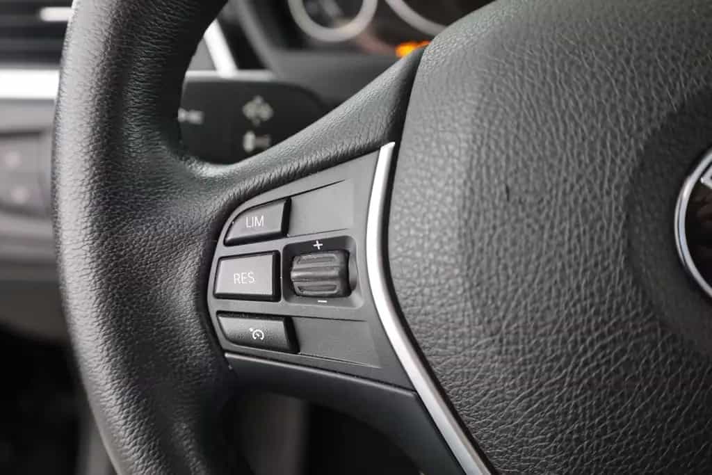 BMW 320 i Touring Sport Line LED Navi Sitzheizung PDC 03/2019-photo-15