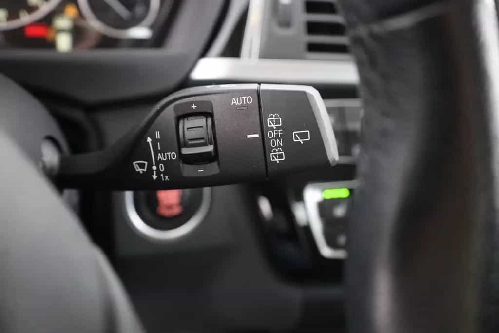 BMW 320 i Touring Sport Line LED Navi Sitzheizung PDC 03/2019-photo-19