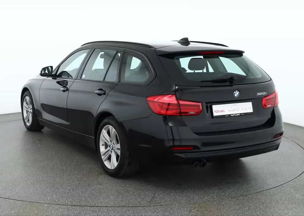 BMW 320 i Touring Sport Line LED Navi Sitzheizung PDC 03/2019-photo-2