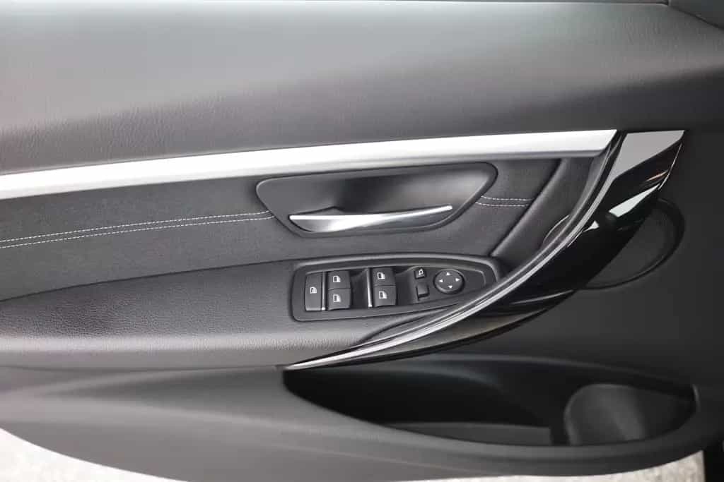 BMW 320 i Touring Sport Line LED Navi Sitzheizung PDC 03/2019-photo-21