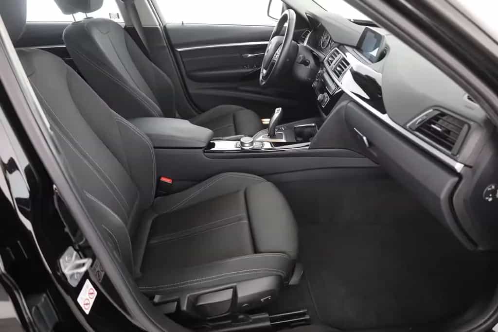 BMW 320 i Touring Sport Line LED Navi Sitzheizung PDC 03/2019-photo-23