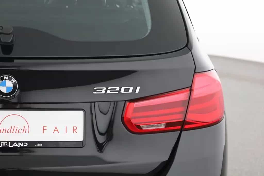 BMW 320 i Touring Sport Line LED Navi Sitzheizung PDC 03/2019-photo-30