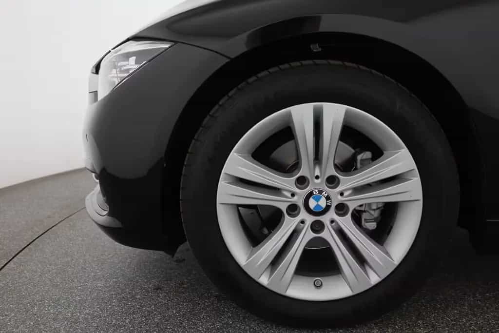 BMW 320 i Touring Sport Line LED Navi Sitzheizung PDC 03/2019-photo-31
