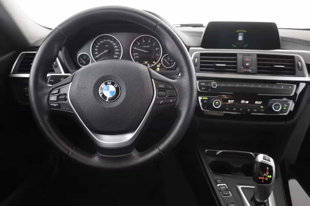 BMW 320 i Touring Sport Line LED Navi Sitzheizung PDC 03/2019-photo-9