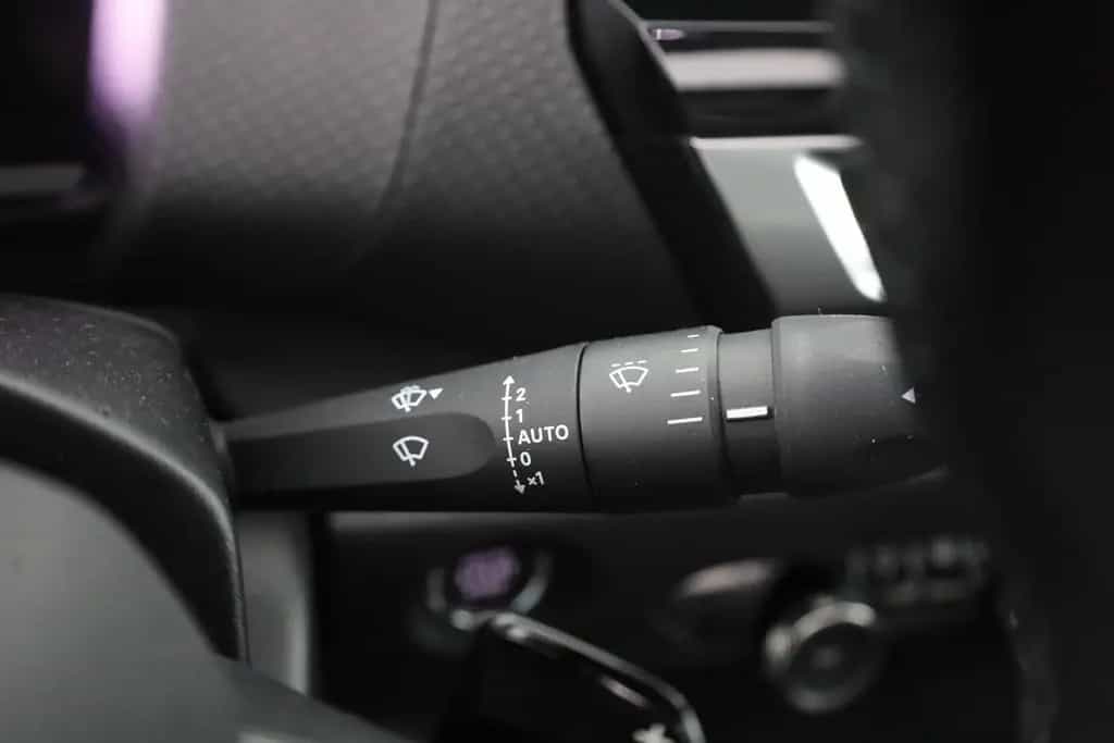 Citroën C4 PureTech 130 Aut. LED ACC Navi Pano 06/2024-photo-19