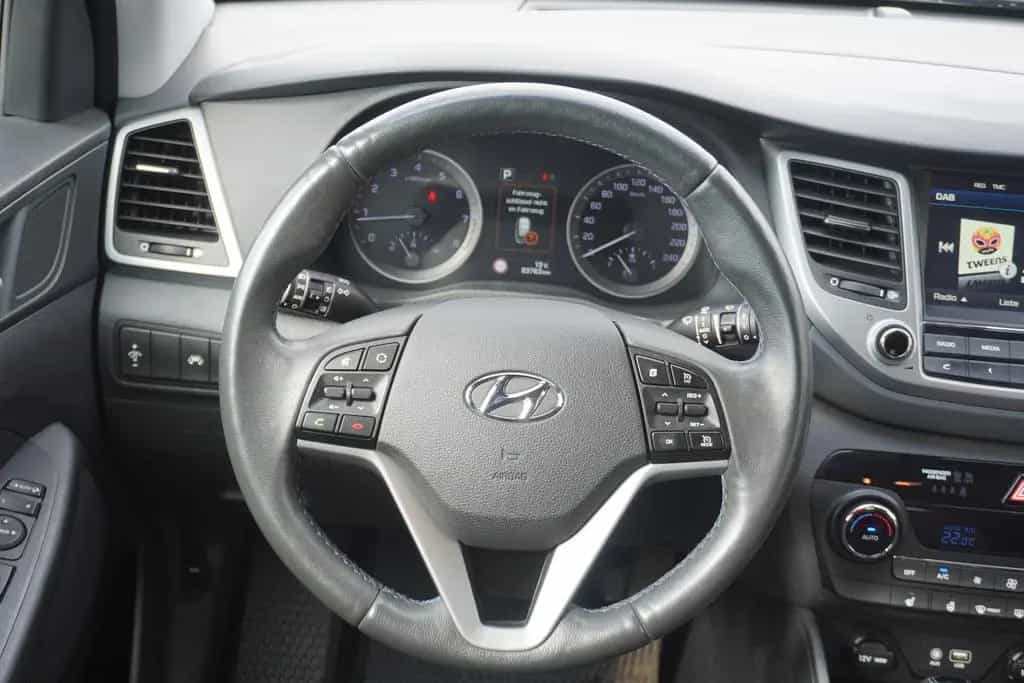 Hyundai TUCSON 1.6 T-GDI Premium 4WD LED PDC Kamera Navi 05/2017-photo-17